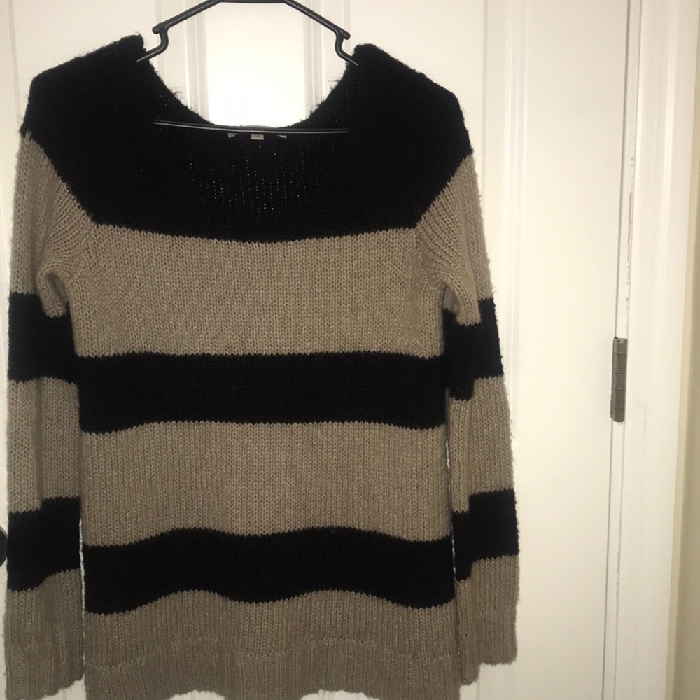 Gap sweater